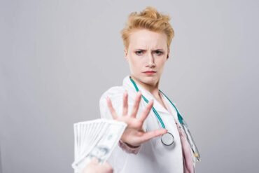 Jamais solicite vantagem para emitir atestado médico